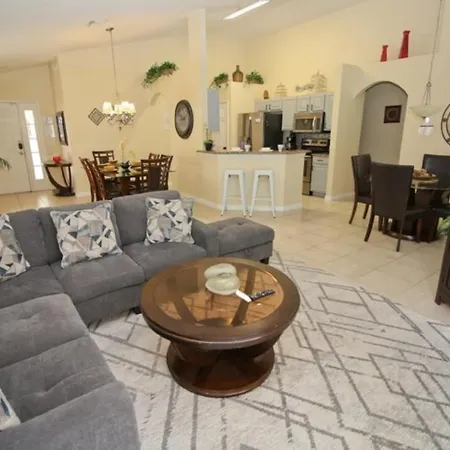 Gorgeous 4 Bed Home In Gated Community! Villa